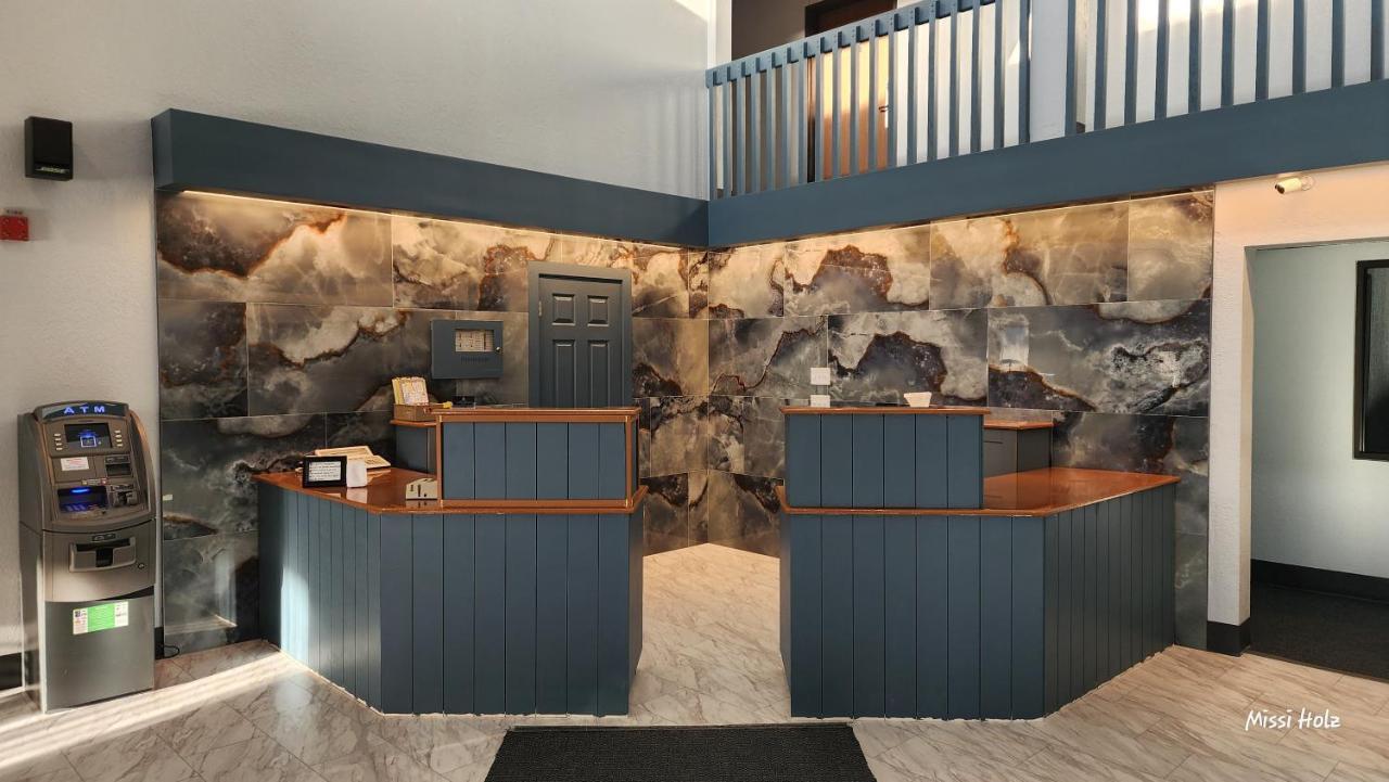 The Oasis Hotel & Bar Sheboygan Falls Exterior photo