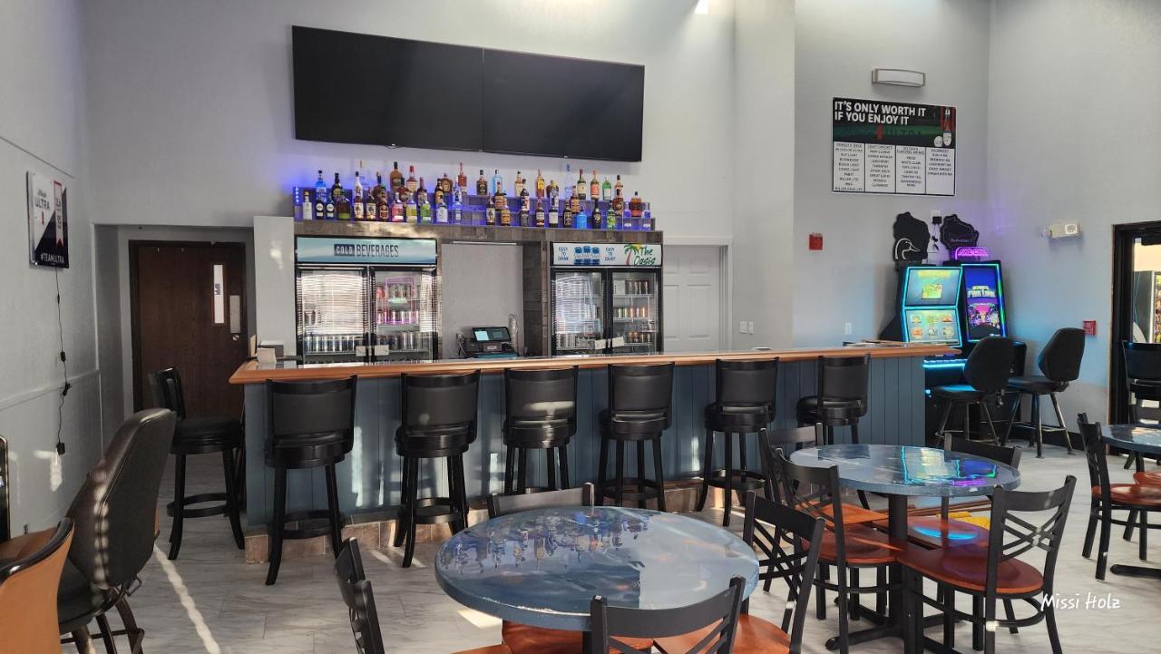 The Oasis Hotel & Bar Sheboygan Falls Exterior photo
