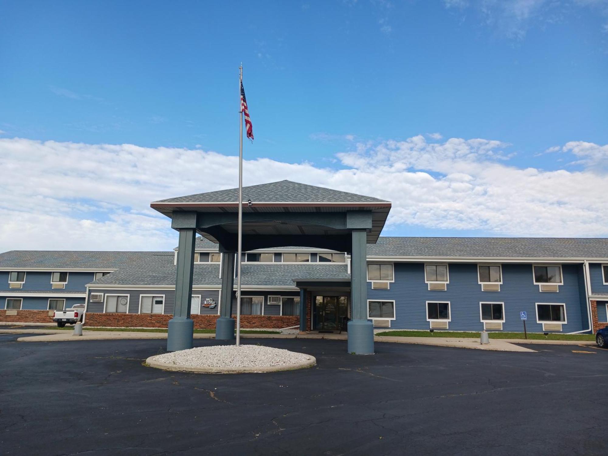The Oasis Hotel & Bar Sheboygan Falls Exterior photo